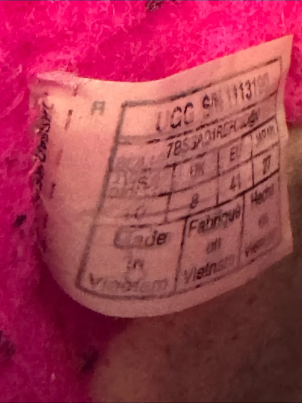 UGG vibrant pink
